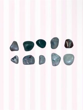 Assorted crystal and stones - Green & White Mix (unknown kind)